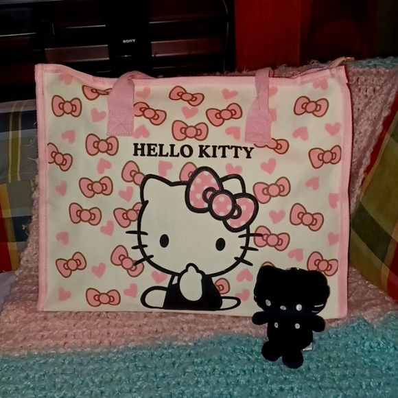 Bows and Hearts 💕 Hello Kitty Shoulder Tote - Picture 3 of 11